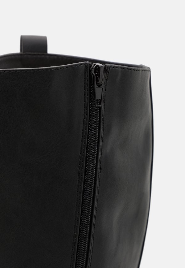 CROWWW - Platform boots4