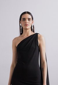 Alice + Olivia ONE SHOULDER DRAPED DRESS - Rochie din jerseu - black