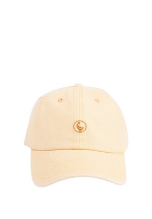 Gorra de béisbol amarillo claro con corona redondeada y pequeño logo circular que presenta un pájaro en el centro delantero.