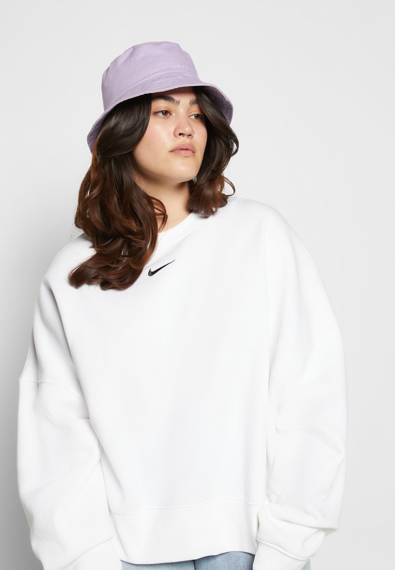 nike sweatshirt oversized