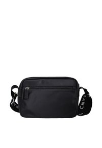 Sac bandoulière en nylon noir avec deux compartiments zippés, bandoulière réglable ornée d'un logo blanc, forme rectangulaire et texture lisse.