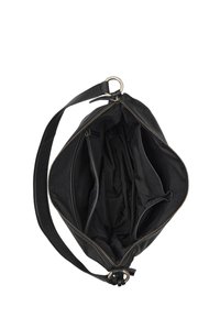 Schwarze Lederhandtasche mit weiter Öffnung, drei Innenfächern und einem stabilen Schultergurt. Verfügt über einen Reißverschluss und eine Metallakzentuierung.