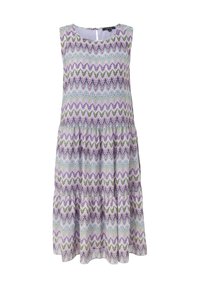 Robe sans manches longueur genou avec encolure ronde et motif zigzag violet, vert et bleu clair sur tissu clair.