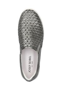 Šedá, pletená nazouvací obuv s metalickým povrchem, bílou podrážkou a hladkým, koženému podobným texturou. Logo vytištěné uvnitř.