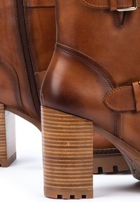 Pikolinos CERVERA - Botines con plataforma - brown