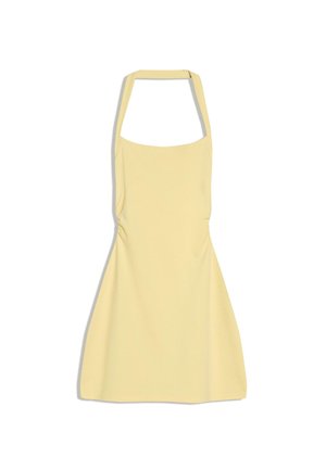 Vestito giallo senza maniche con scollo halter, corpetto aderente e gonna a campana a linea A su sfondo bianco.