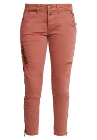Rostfärgade slim-fit byxor med fram- och sidofickor med dragkedja, bältesöglor, knapp- och dragkedjestängning samt dragkedjor vid anklarna.