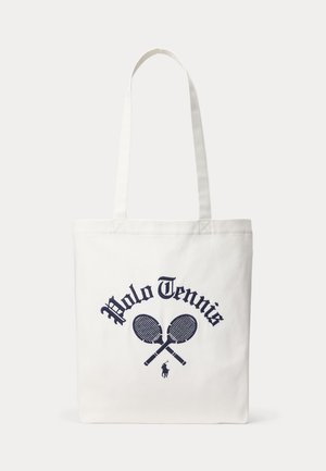 Sac fourre-tout blanc avec de longues anses, avec des raquettes de tennis croisées et le texte "Polo Tennis" en bleu foncé à l'avant.