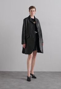 Bally Klassisk kappa / rock - black