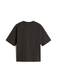 T-shirt in cotone grigio scuro con maniche corte, scollo rotondo e vestibilità ampia. Nessuna grafica o motivo visibile sul retro.