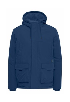 Giacca isolante blu navy con cappuccio, dotata di due tasche frontali, chiusura con zip e regolazioni con cordino sul cappuccio. Tessuto liscio.