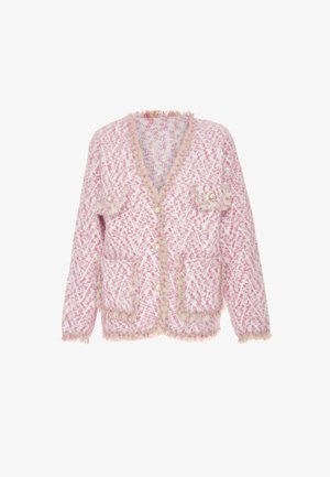 Rózsaszín, textúrált kardigán gyémántmintával, bolyhos széllel, két zsebbel és gyöngygombokkal. Puha anyag, amely otthonos megjelenést kölcsönöz.