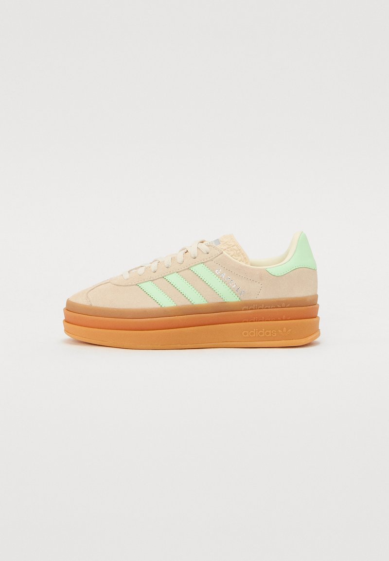 adidas Originals GAZELLE BOLD UNISEX - Zapatillas - white/semi green spark/cream white