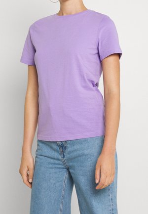 Light purple cotton t-shirt with short sleeves, a round neckline, and a relaxed fit. Worn with light blue straight-leg jeans.