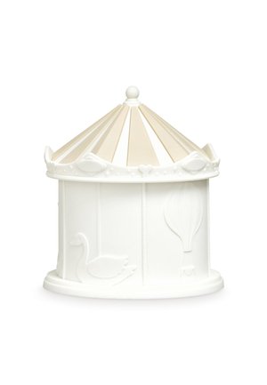 Belo okrasno posodico v obliki vrtiljaka s črtastim stožčastim pokrovom in reliefnimi motivi laboda in toplozračnega balona na straneh.