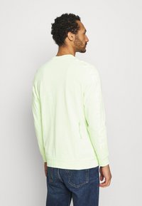Nike Sportswear Top s dlhým rukávom - liquid lime