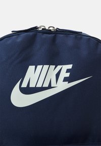 Nike Sportswear HERITAGE UNISEX - Mochila - midnight navy/midnight navy/sail