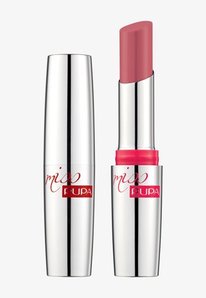 Pupa-lipstick in een zilverkleurige metalen huls met een afgeronde, roze lipstickkogel. Heeft een rood logo met "miss" in cursief. Zachte textuur.