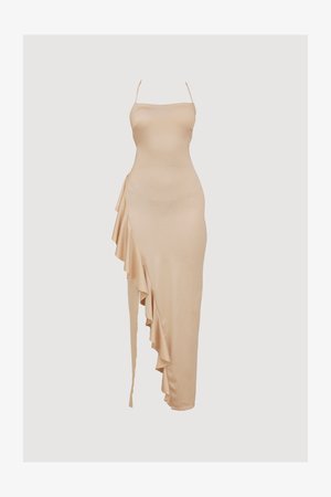 Nøgen satin kjole med tætsiddende bodice og asymmetrisk flæse detaljer på venstre side, med tynde justerbare stropper.