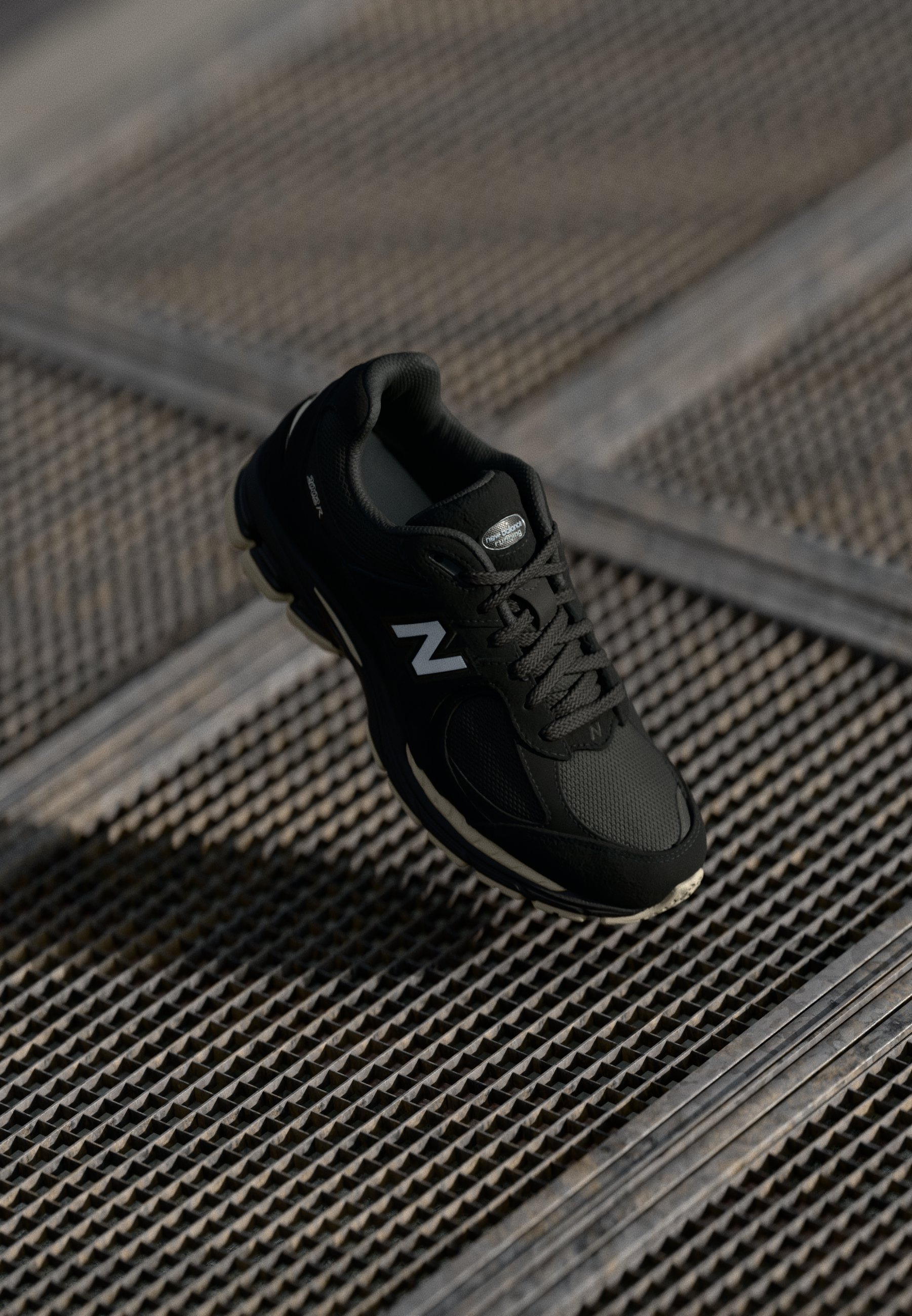 New Balance U2002 UNISEX - Sneakersy niskie/czarny - Zalando.pl