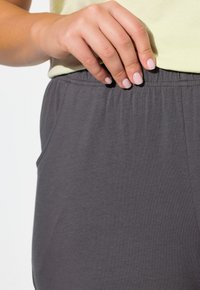 Ulla Popken BERMUDA  - Shorts - graphite grey