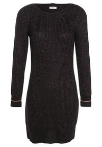 Robe tricotée noire à manches longues, texture côtelée et subtile brillance. Elle présente un décolleté large et des accents contrastés au niveau des poignets.