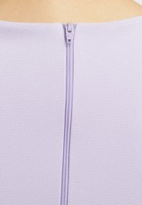 Miss Selfridge Etuikleid - purple