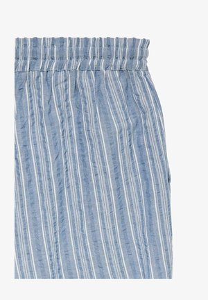Blau-weiß gestreifter Stoff mit vertikalen Streifen und einem elastischen Bund, vermutlich eine Nahaufnahme von leichter Hose oder Shorts.