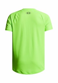 Tričká s krátkym rukávom v jasne neónovo zelenej farbe, vyrobené z ľahkého materiálu, so hladkou textúrou a okrúhlym výstrihom. Logo na zadnej strane.