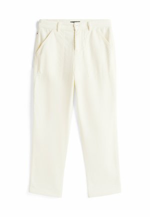 Helle cremefarbene Hose aus strukturiertem Stoff, mit vorderen Taschen, einem Reißverschluss und einem einzelnen Knopfverschluss. Gerades Bein-Design.