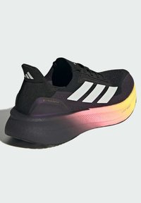adidas Performance ULTRABOOST 5X - Chaussures de running sur route - core black metalic   spark