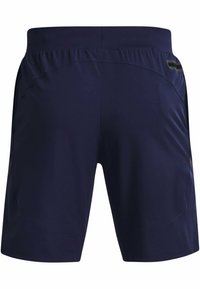Pantalones cortos deportivos de color navy con cintura elástica, textura suave y paneles laterales. Presentan un diseño minimalista sin logotipos visibles.