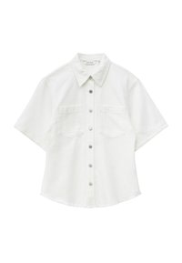 Chemise blanche à manches courtes avec col et deux poches poitrine, présentée sur un fond blanc uni.