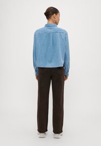 GAP Petite SHIRT - Pogājama blūze - light wash