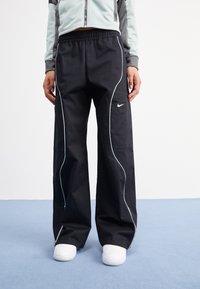 Nike Sportswear STREET - Bukser - black/light pumice white