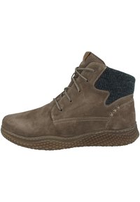 Stivale alla caviglia in camoscio marrone con un collare texturizzato blu scuro, chiusura con lacci e suola in gomma con motivo a diamante per una migliore aderenza.