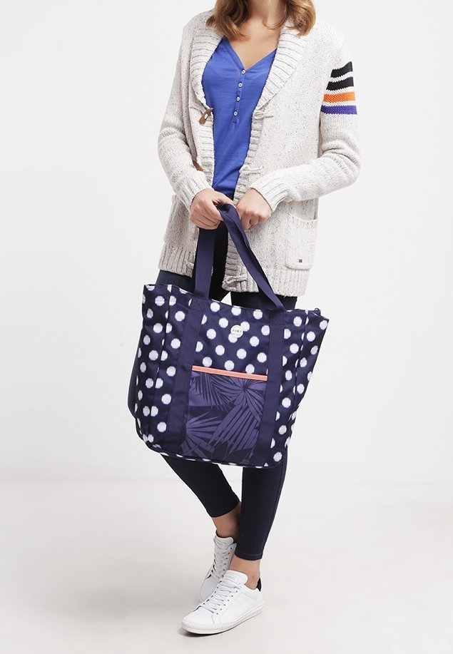 Borsa da tote blu navy con pois bianchi e tasca con cerniera rosa caratterizzata da un motivo a foglie. Manici solidi e materiale in canvas.