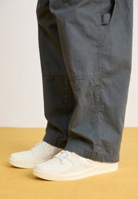 Neizvēlēts, sail/sandstone/cream/coconut milk/olive khaki