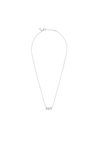 Collar de plata con tres pequeños charms colgantes con un acabado pulido sobre una delicada cadena. Cierre de broche incluido.