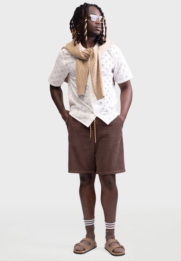 SAMMY COMFORT FIT - Shorts - turkish coffee4