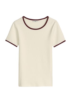 Kremowy t-shirt z krótkim rękawem, okrągłym dekoltem i wykończeniem rękawów w ciemnym bordowym kolorze.