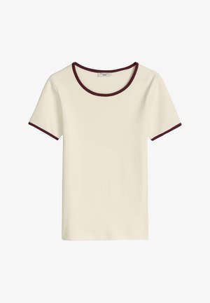 Kremowy t-shirt z krótkim rękawem, okrągłym dekoltem i wykończeniem rękawów w ciemnym bordowym kolorze.