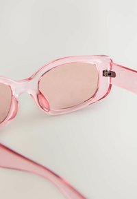 RECTANGLE  REGULAR FIT - Päikeseprillid - pink