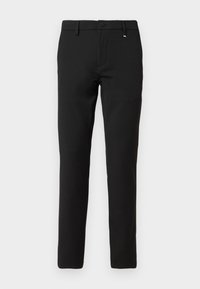 Czarne spodnie wykonane z gładkiej tkaniny, z zapięciem na guzik, szlufkami na pasek oraz kieszeniami bocznymi, o dopasowanym, slim fit.