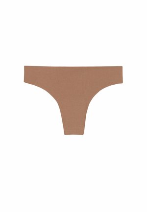 Beige bavlněné tanga s hladkým povrchem, nízkým pasem a širokým elastickým páskem. Jednoduché, bezšvové okraje, žádné viditelné vzory nebo akcenty.