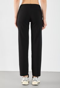 Even&Odd Auduma bikses - black