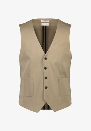 Beige mouwloos vest met een V-hals, vijf zwarte knopen, twee voorzakken en een kleine borstzak. Glad materiaal met een minimale textuur.