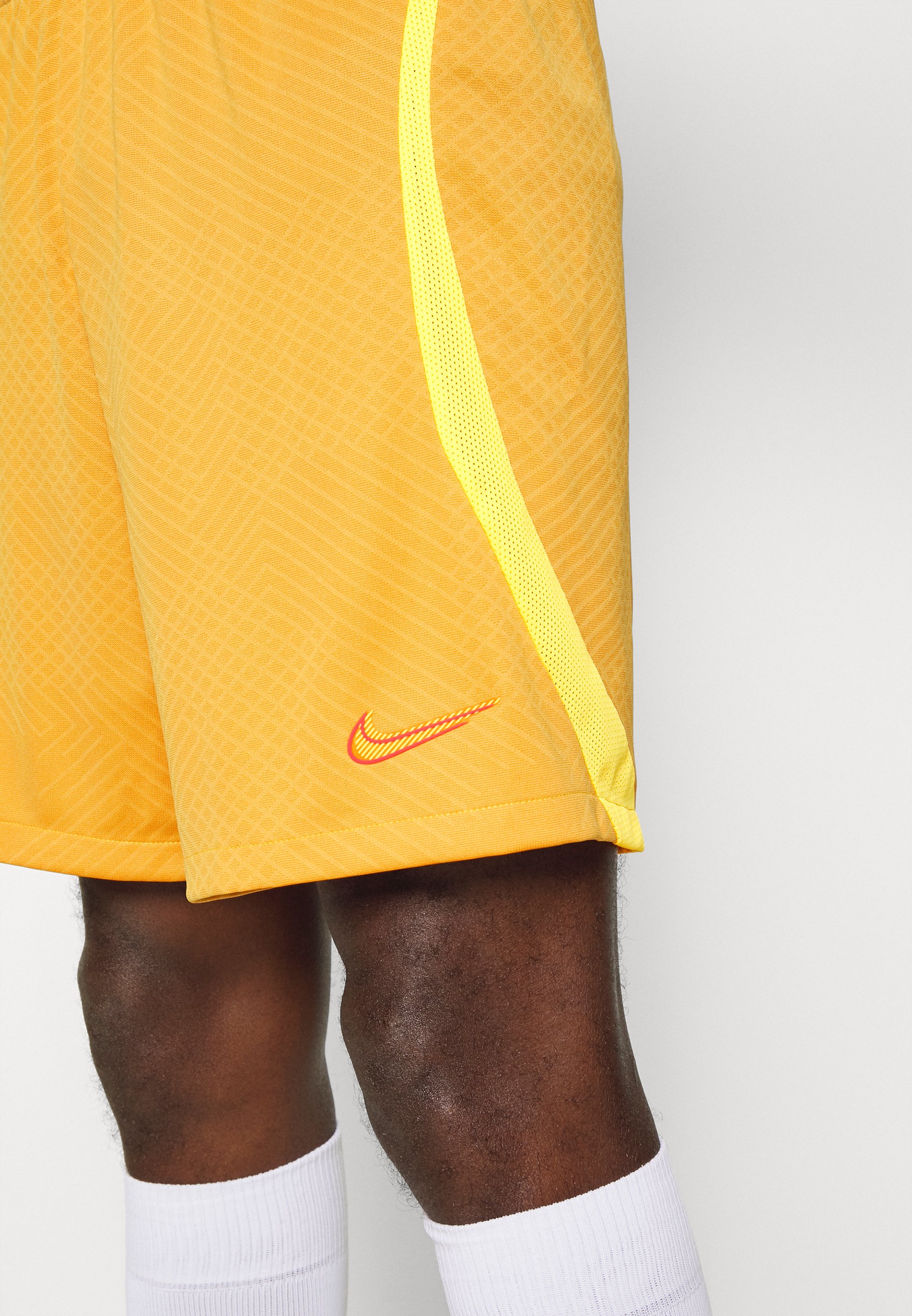Nike Performance STRIKE SHORT - Sports 