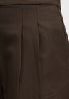 PCBOSELLA PLEATED - Shortsit - hot fudge