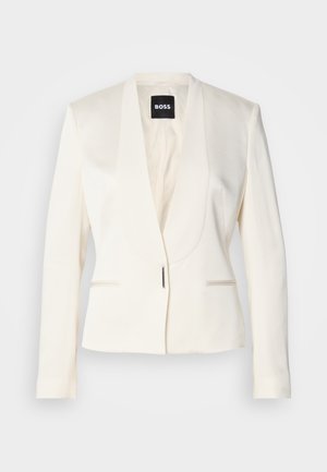 Creme skræddersyet blazer med dyb V-hals, slanke klapper, to frontlommer og enkelt hægte-lukning. Glat tekstur og struktureret pasform.